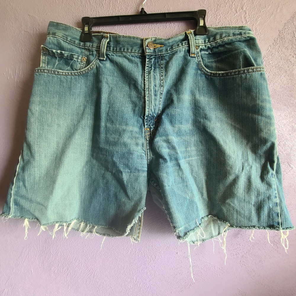 Levi's 559 Relaxed Straight Shorts Mens W 38 Medium Wash Y2K Thrashed Cutoffs